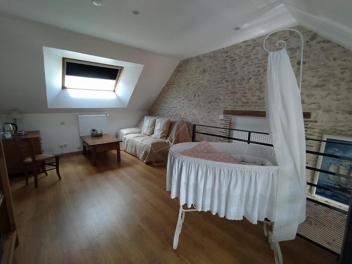 Les Ormeaux Hotel Oisly Eksteriør billede