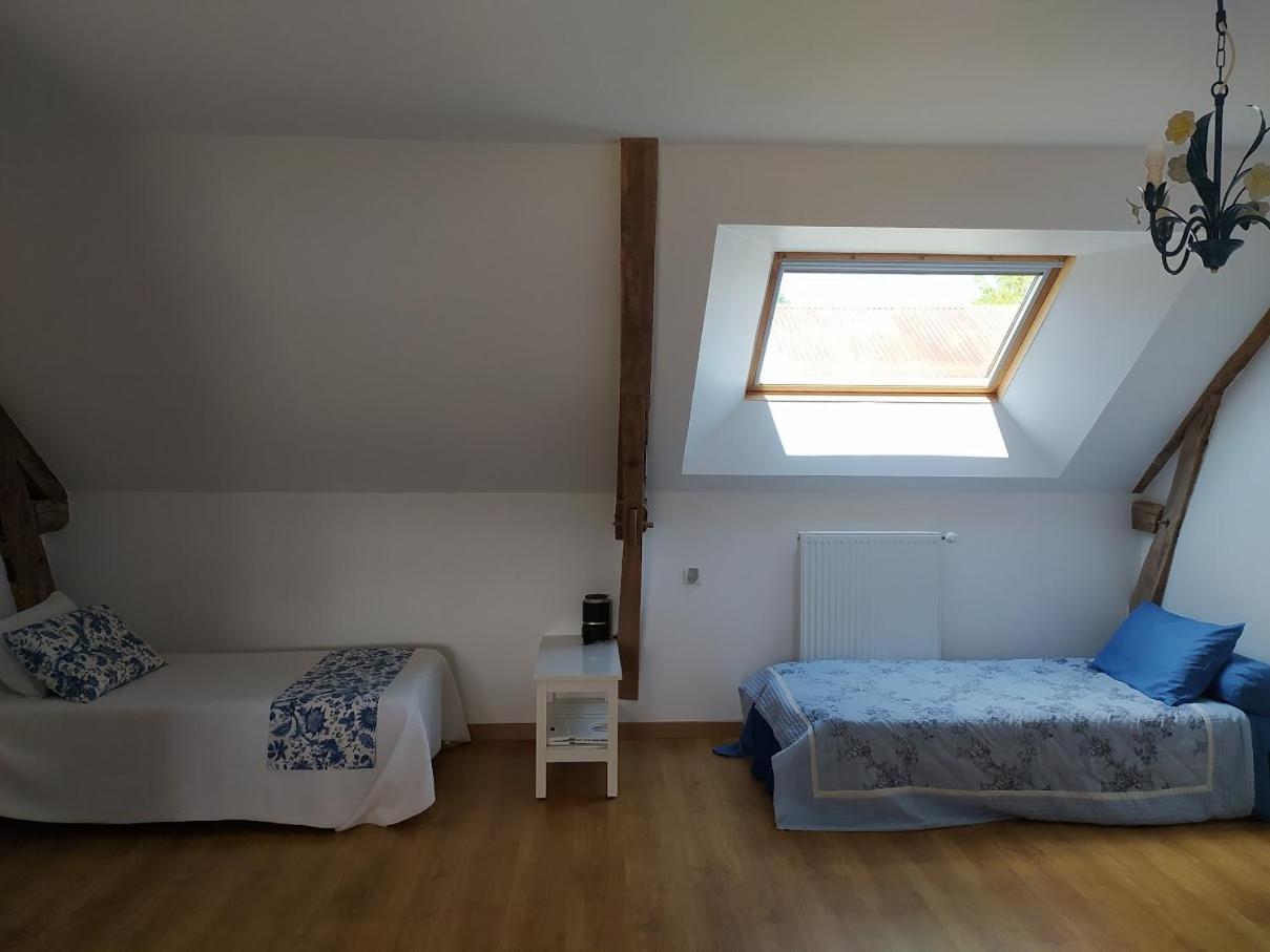 Les Ormeaux Hotel Oisly Eksteriør billede