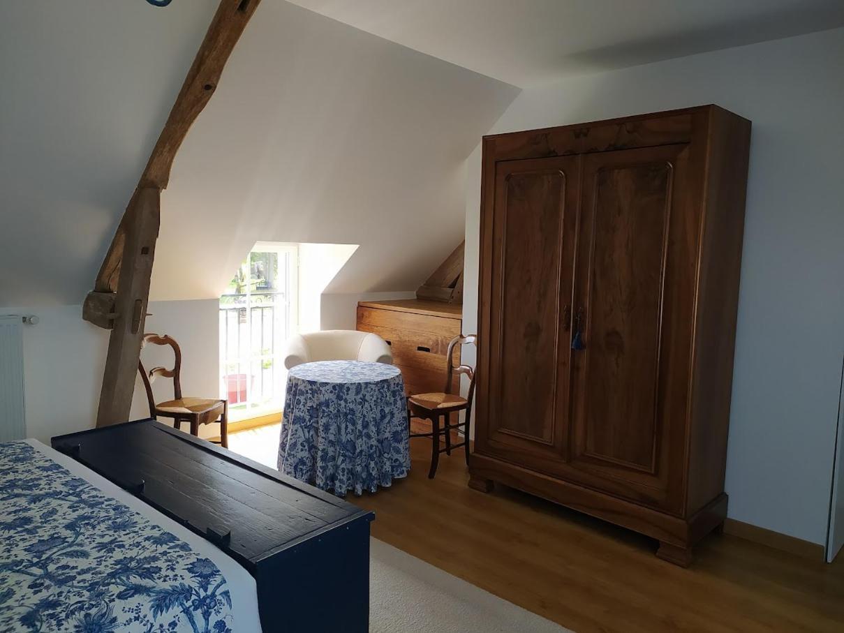 Les Ormeaux Hotel Oisly Eksteriør billede