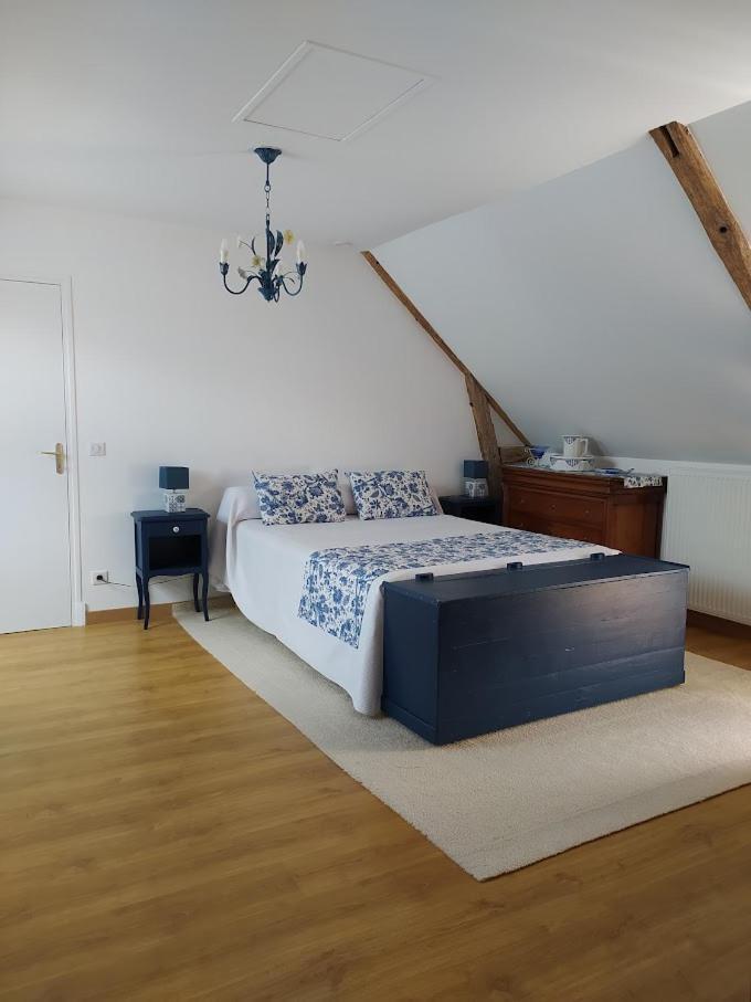 Les Ormeaux Hotel Oisly Eksteriør billede